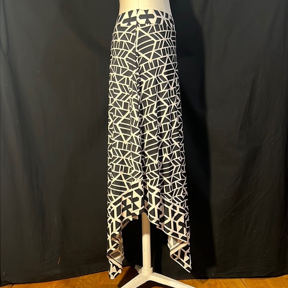 “Boho Escape” geometric print jersey hi-lo midi skirt w/contrast border-NWT - Picture 5 of 16
